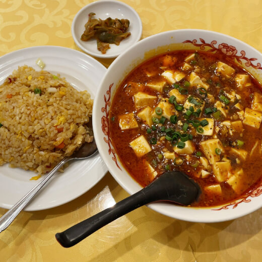 四川麻婆新館　麻婆麺と半炒飯